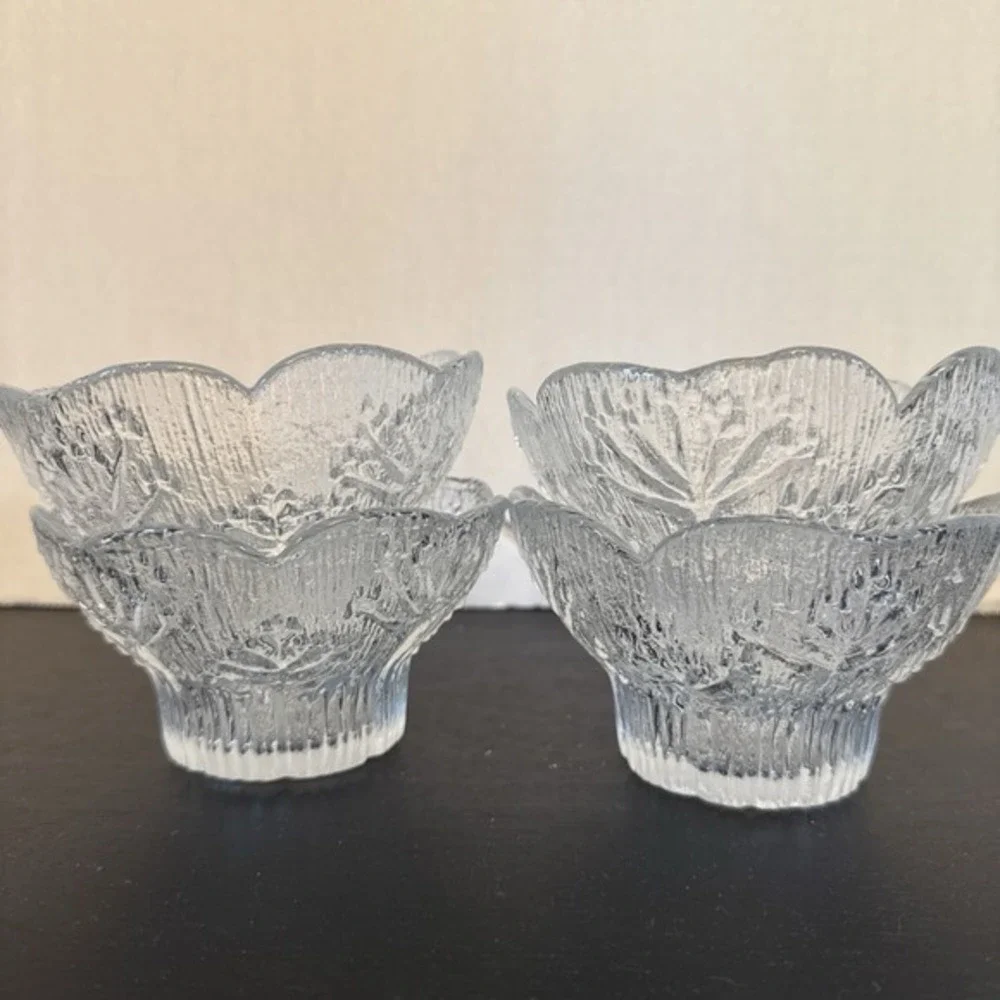 Set of 8 Lasisepat Mantsala Cow Parsley Glass Bowls By‎ Pertti Kallionen, 5 in.
